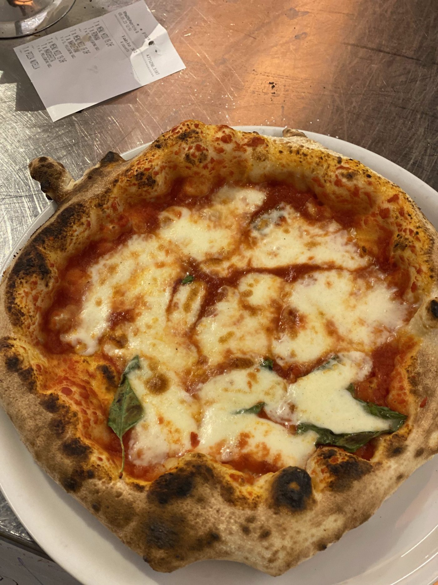 Pizza aux fromages fondus, sortie du four