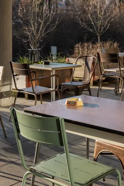 La terrasse couverte et ombragée de Chez TOF (2)