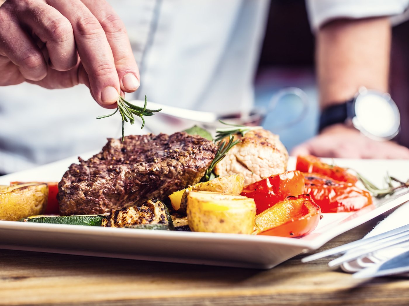 Viandes grillées préparées au Petit Boeuf à Lausanne