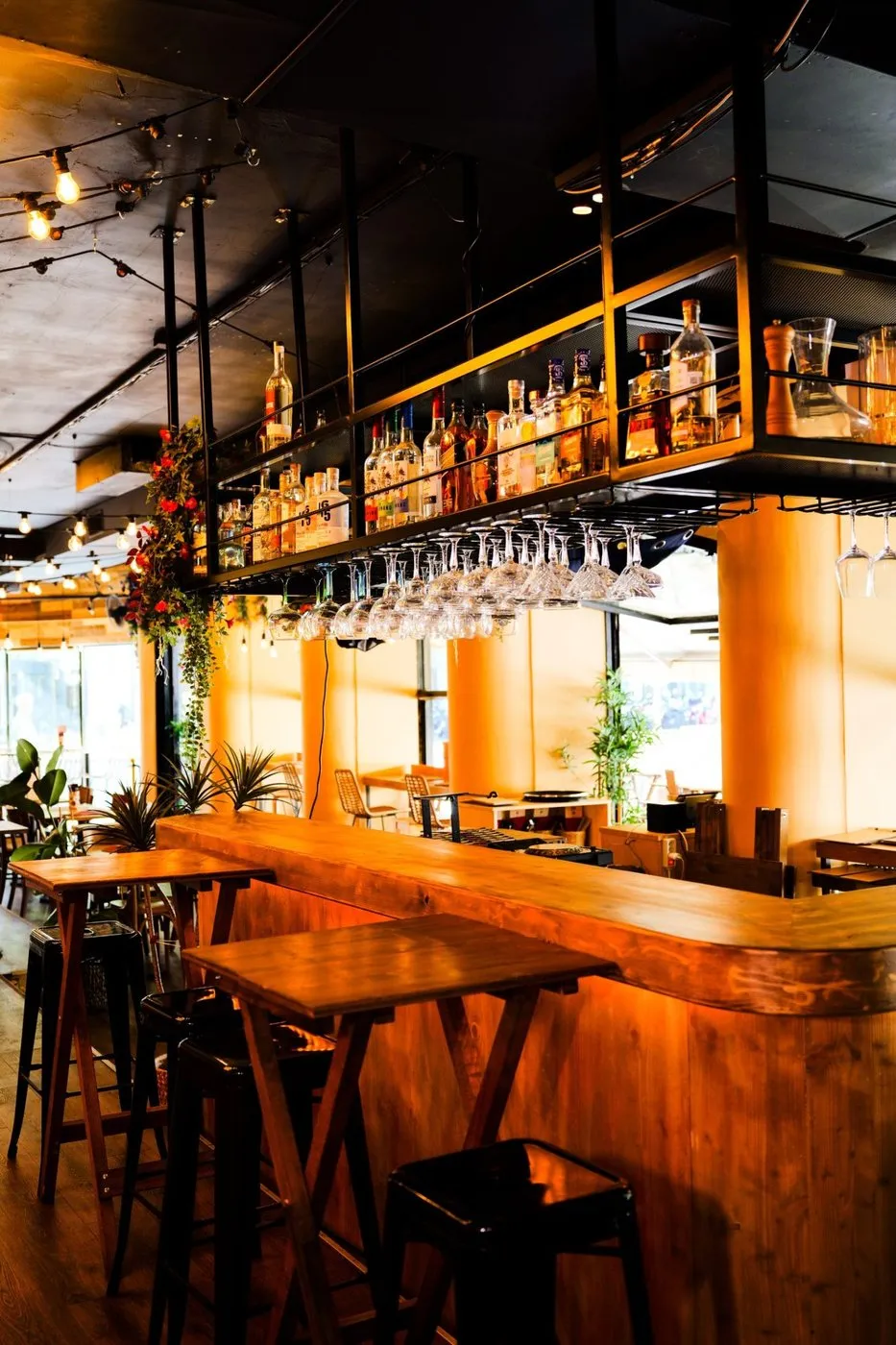 Le bar en bois de La Latina