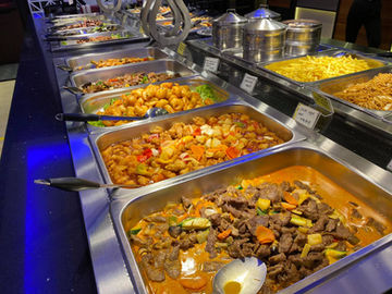 Buffet de plats chauds asiatiques